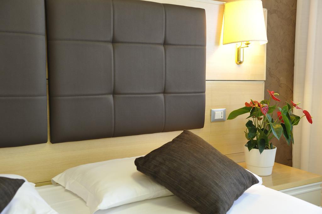 Hotel Eros Lignano Sabbiadoro Room photo